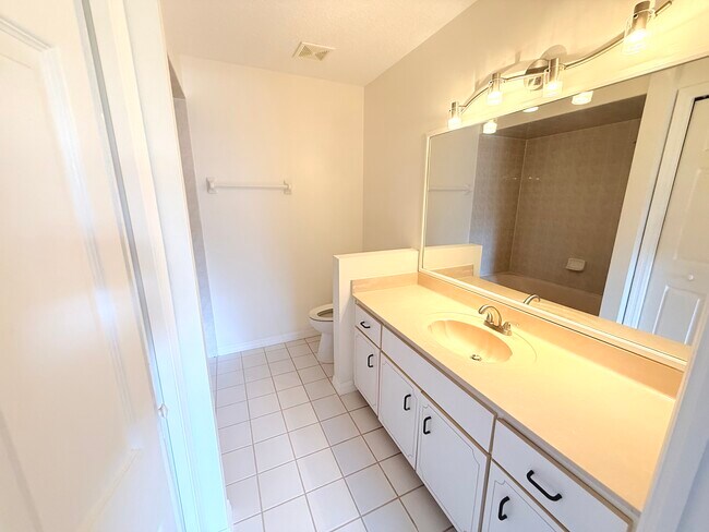 Building Photo - 40 Brunett Ln