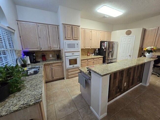 Foto del edificio - 6615 High Knoll Dr