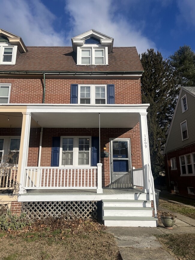 Building Photo - 1209 Elm Ave