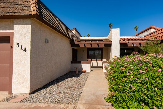 Building Photo - 514 W 37th St