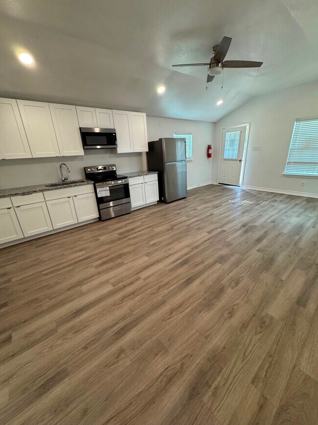 Building Photo - 24094 Sears Ln