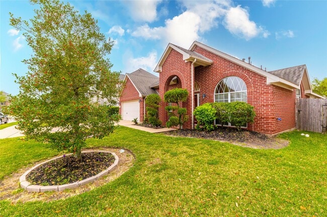 Building Photo - 2201 Signal Hill Dr