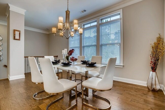Foto del edificio - 2359 Montford Pl