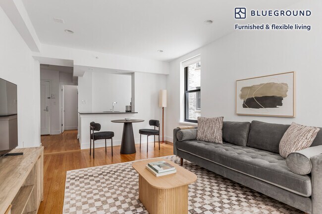 Foto del edificio - 10 W 65th St
