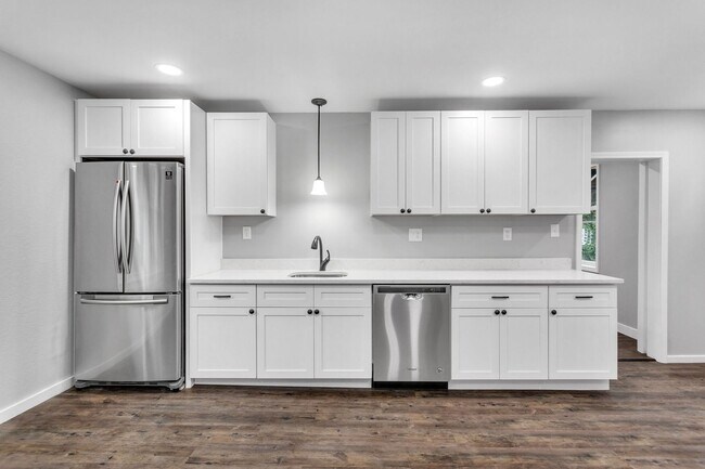 Foto del edificio - 4 Bed 2 Bath - Newly updated Shadyside home