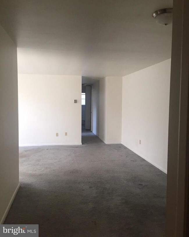 Building Photo - 909 Cooks Ln