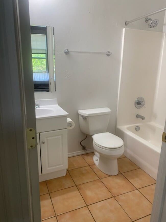 Building Photo - Charming Historic Studio in the Heart of D...