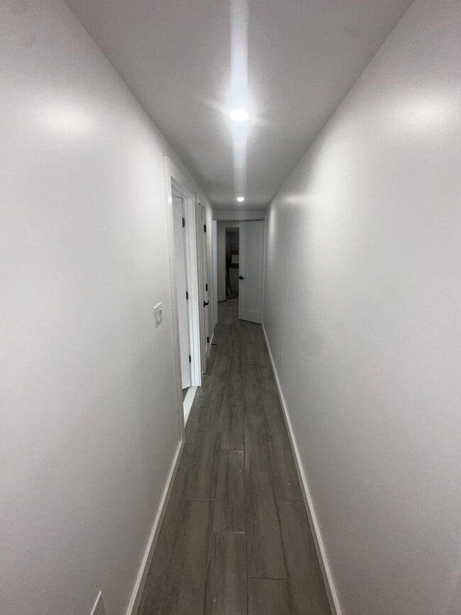 Building Photo - 408 Chaplin St SE