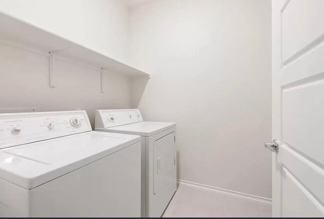 Building Photo - 100 Jarbridge Dr