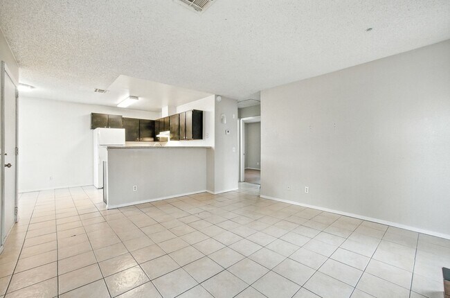 Building Photo - First floor 2-Bedroom, 1-Bath with Firepla...