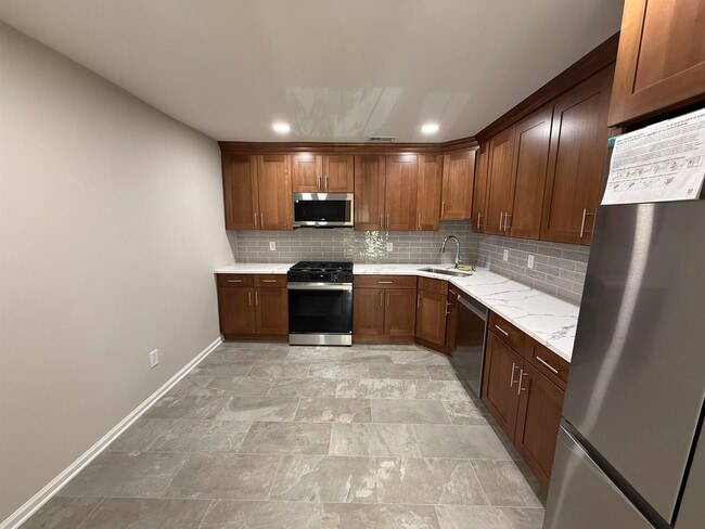 Building Photo - 9 Crabapple Ct