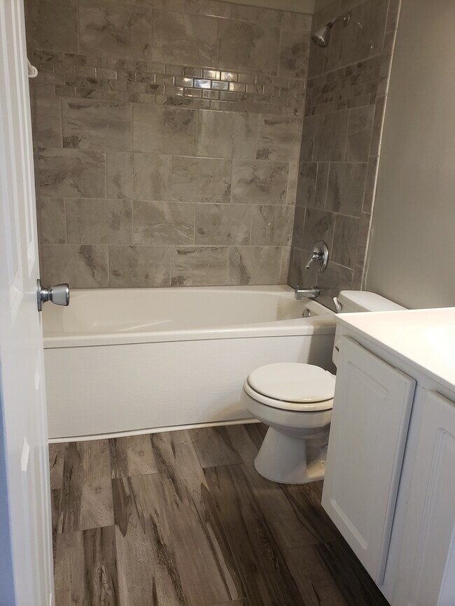 Foto del edificio - 1850 Tall Oaks Dr