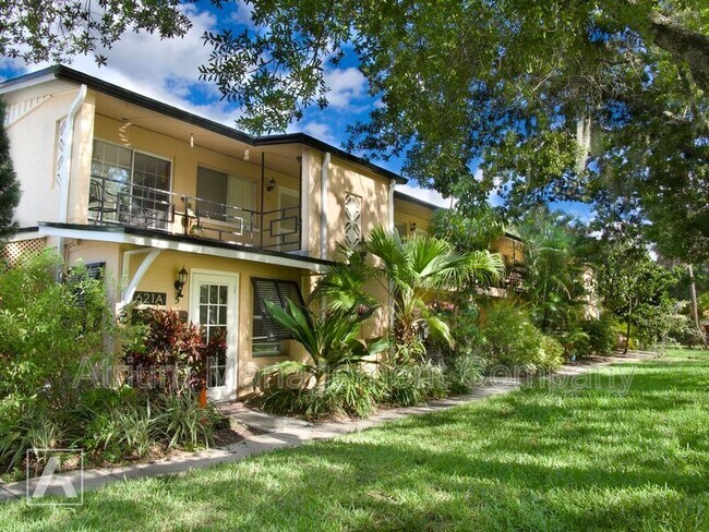 Building Photo - 621 Lakeview St