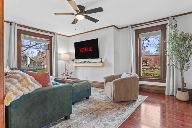 Building Photo - 924 Capital St