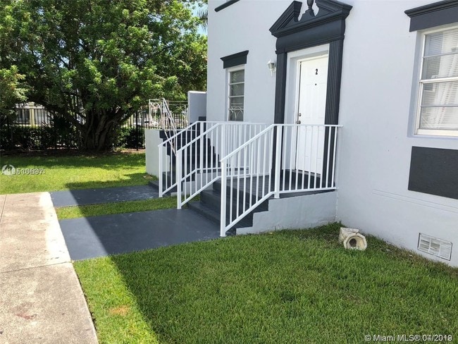 Building Photo - 1770 Normandy Dr