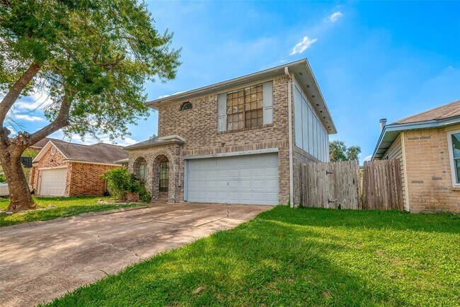 Building Photo - 2026 Sandy Knoll Dr