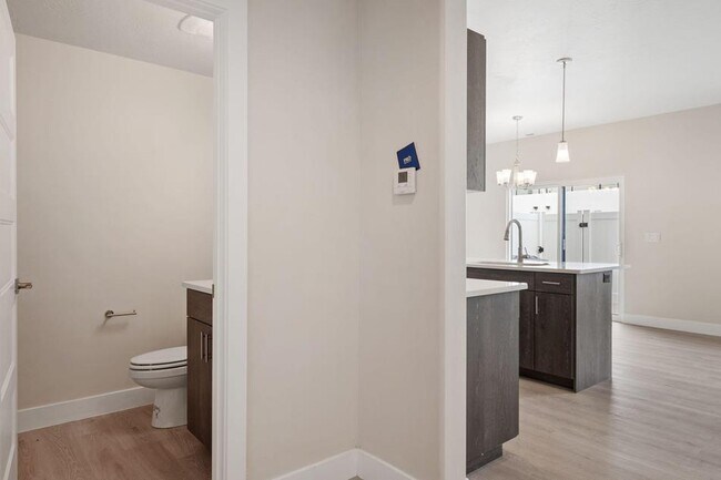 Foto del edificio - 590 Elmbrook Dr