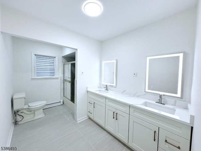 Building Photo - 82 Elm St