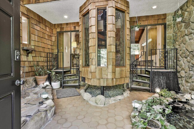 Foto del edificio - 120 Tall Pine Dr