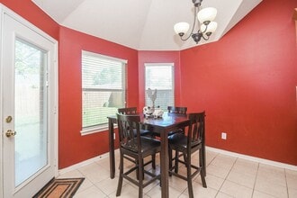 Building Photo - 5823 Knollwood Tr