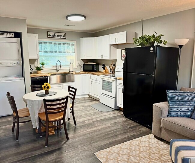 Building Photo - 1115 Henrietta Dr