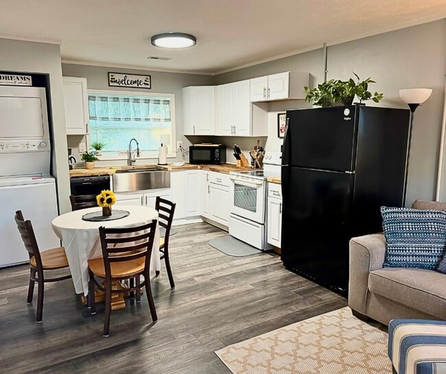 Foto del edificio - 1115 Henrietta Dr