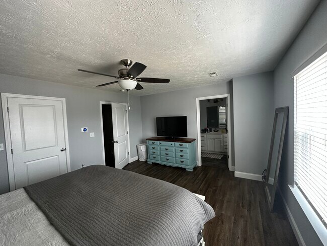 Foto del edificio - 2024 Mountain Ash Ln