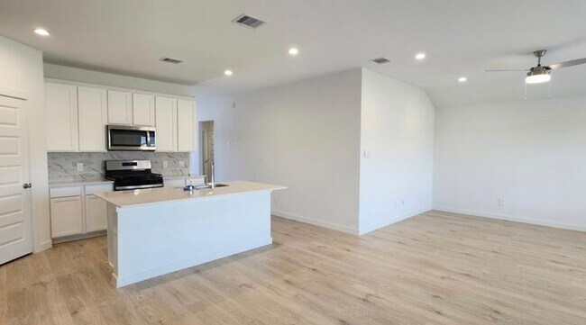 Building Photo - 3926 Pierce Pl Ln