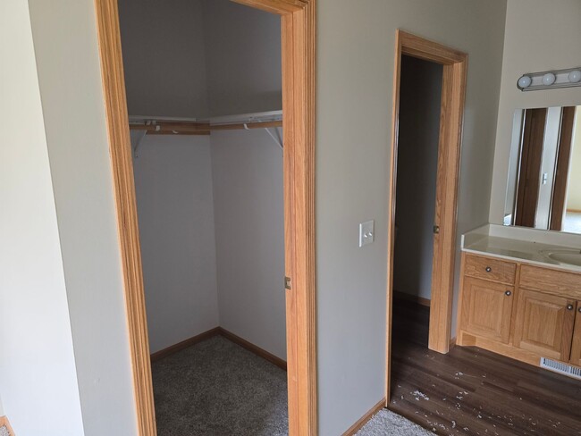 Building Photo - Remodeled Monticello MN Townhouse