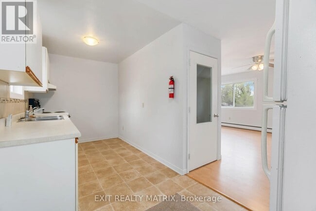 Building Photo - 2039-2039 44