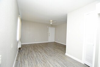 Building Photo - 2501 Yoakum Blvd
