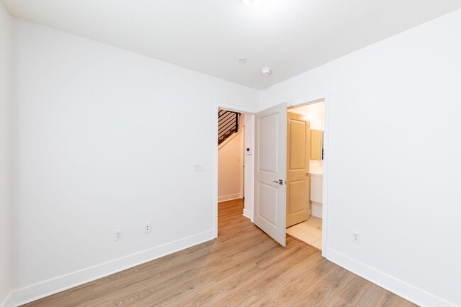 Foto del edificio - 10736 Bloomfield St