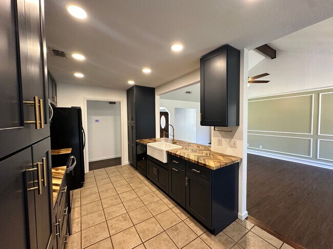 Building Photo - 4636 Ringold Dr