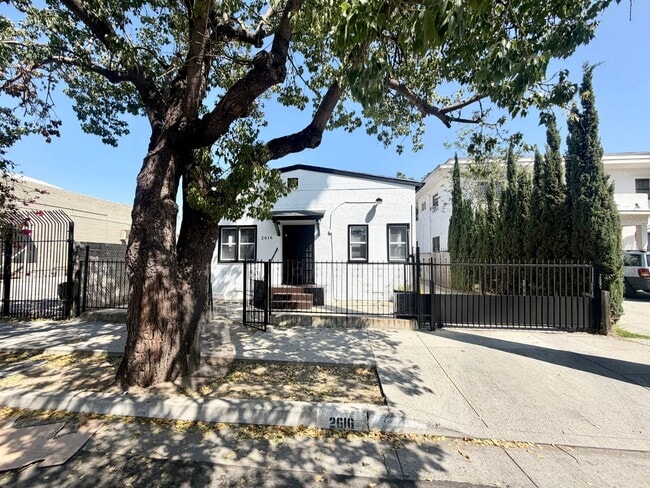 Photo - 2 bed 1 bath SFH near USC with gated parking House