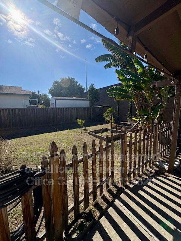 Foto del edificio - 2883 Vía Encinitas