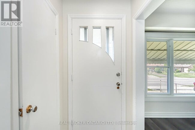 Photo du bâtiment - 227 Stevenson Rd N