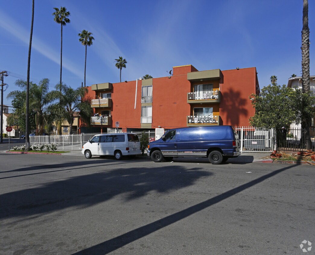 Building Photo - 935 S Mariposa Ave