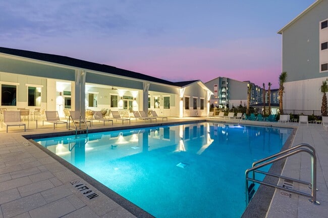Building Photo - Sunny Cove