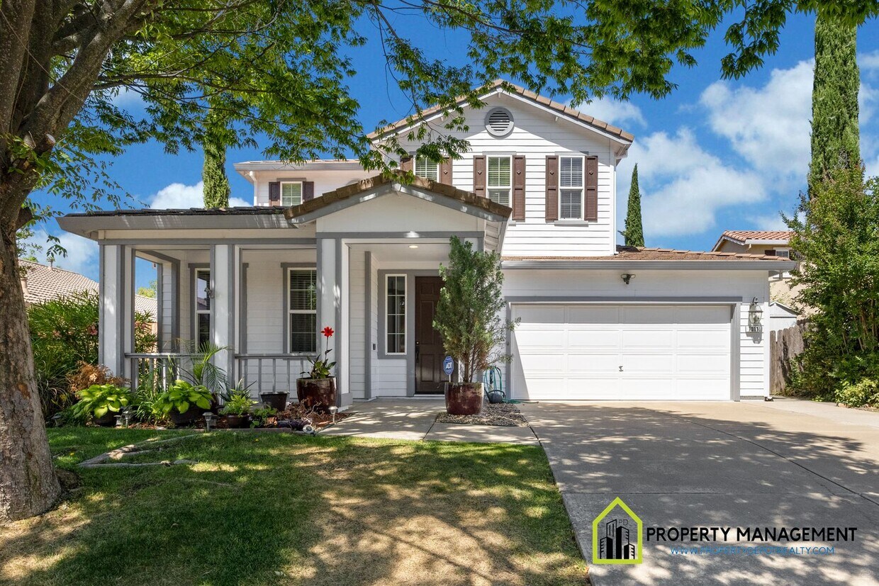 Primary Photo - Spacious 4 Bedroom, 3 Bathroom Residence i...