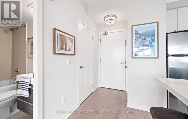 Building Photo - 8-528 Fieldway Rd
