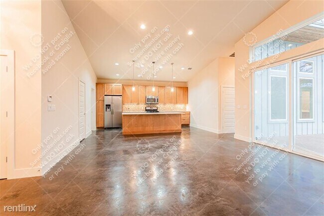 Building Photo - 1404 Cometa St