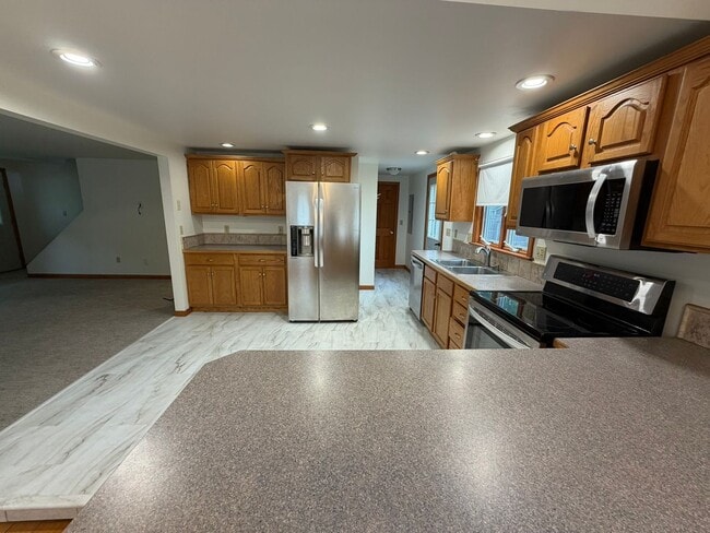 Building Photo - Beautiful 4 Bed / 2 Bath, Single Family Home. Close to Downtown Northampton!