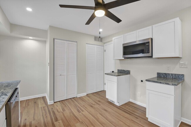 Foto del edificio - 5983A Glenway Dr