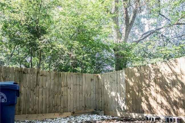 Building Photo - 911 Smith St SW