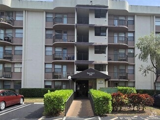 Building Photo - 2701 Riverside Dr