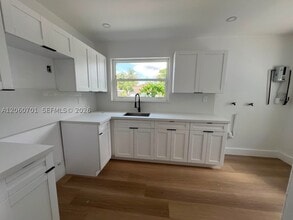 Building Photo - 1239 SW 22nd Ave