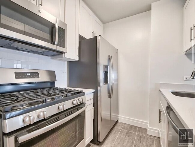 Building Photo - E 81st St