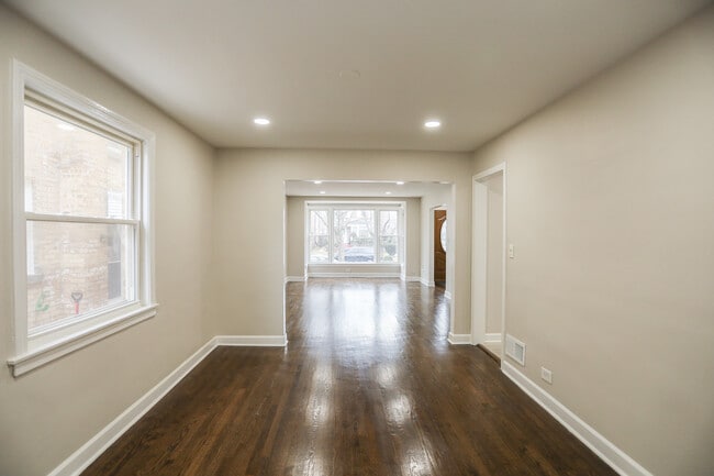 Foto del edificio - 3126 W Chase Ave