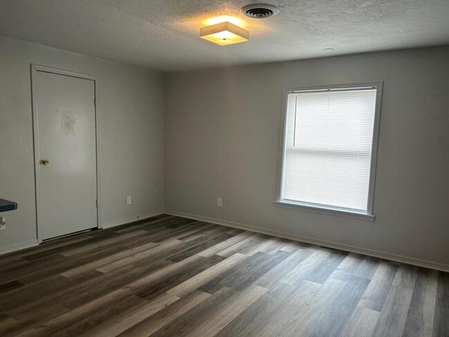 Building Photo - 2104 NW Denver Ave