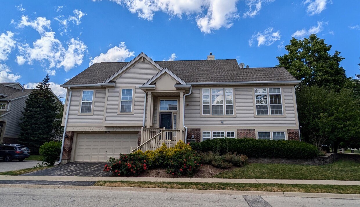 Foto principal - 2878 N Greenwood Ave
